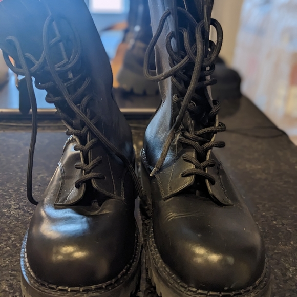 Moschino by Jeremy Scott Zip detail lace-up black leather combat boots - Picture 2 of 6